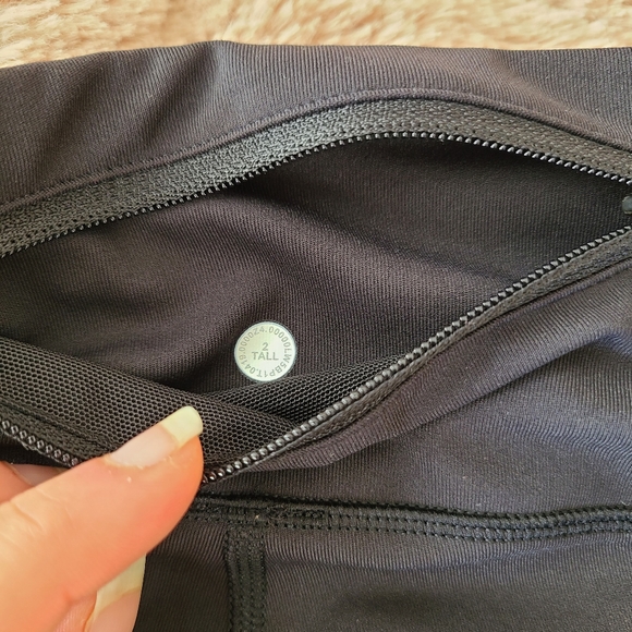 Lululemon Speed Up Tight Size 2, 31" inseam - Picture 3 of 7
